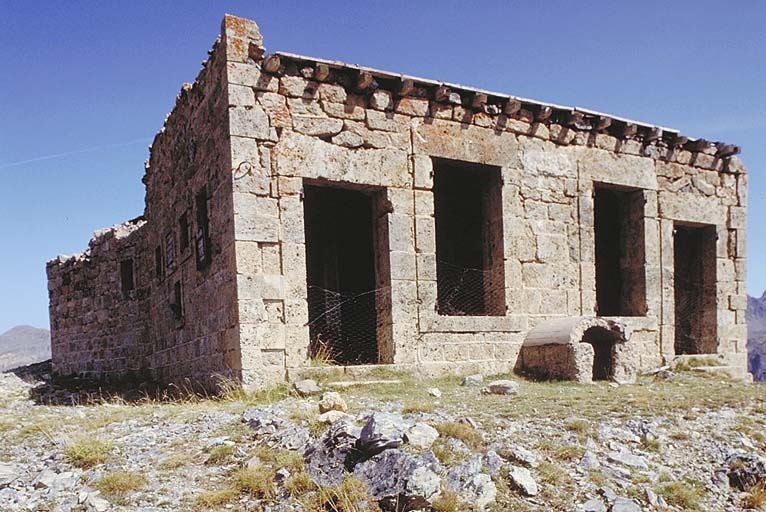 Ensemble du blockhaus vu de l'ouest.