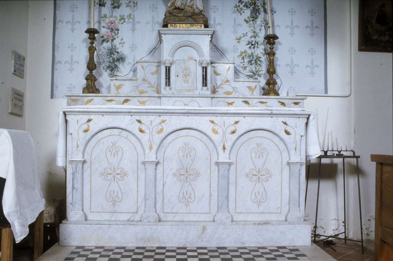 ensemble de la Vierge (autel, gradins d'autel (2), tabernacle, degré d'autel, statue, peinture monumentale)