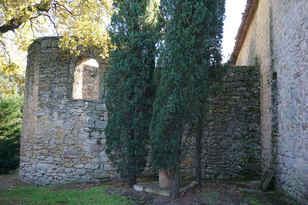 Vue extérieure de la chapelle latérale nord Notre-Dame-de-Miséricorde depuis l'ouest.