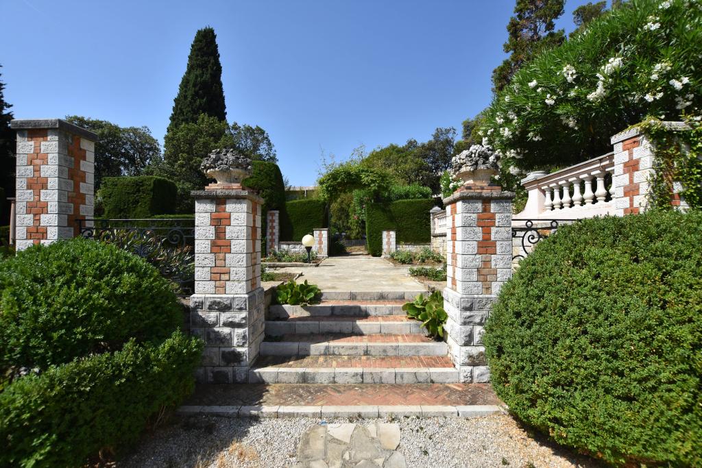 jardin d'agrément de la Villa Grimaldi dite aussi Villa Sainte-Anne, Château Sainte-Anne ou Hermitage, actuellement jardin des Résidences Château Sainte-Anne