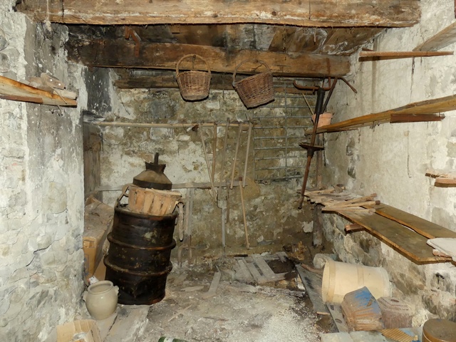 Etage de soubassement, pièce nord (atelier). Vue de volume prise de l'est.