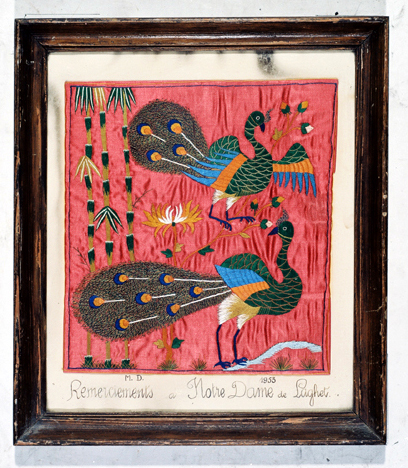 ex-voto, tableau de broderie : Deux paons