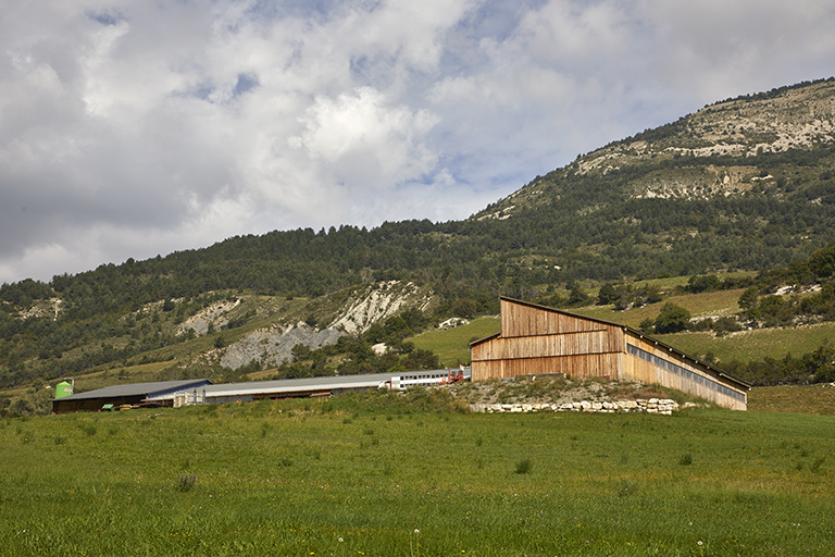 entrepôts agricoles, cabanes pastorales, ensembles pastoraux