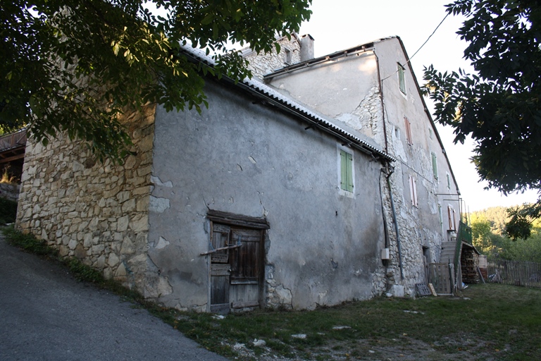 Ferme dite maison Martel à la Colle-Saint-Michel.