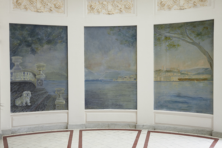 Le fumoir-rotonde. Ensemble de tableaux peints sur papier marouflés formant un décor panoramique. Panneaux gauches.