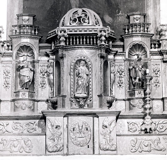 gradins d'autel (2), tabernacles (2), statues (3) (tabernacle à ailes, tabernacle architecturé)