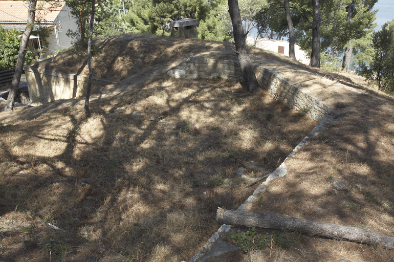 Emplacement de la triple section d'artillerie agrandie en 1899.