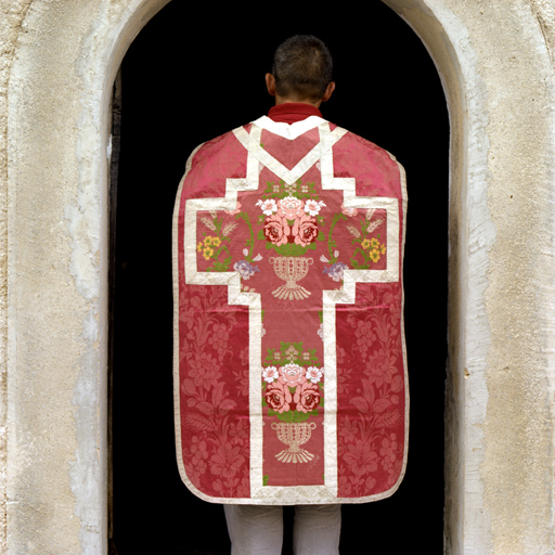 ensemble de vêtements liturgiques (N° 2) : chasuble, étole, manipule, bourse de corporal, voile de calice (ornement rouge)