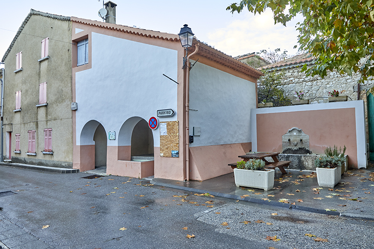 fontaine et lavoir