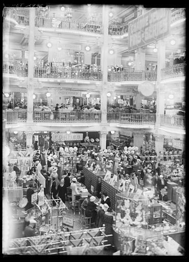 Immeuble, actuellement grand magasin des Galeries Lafayette