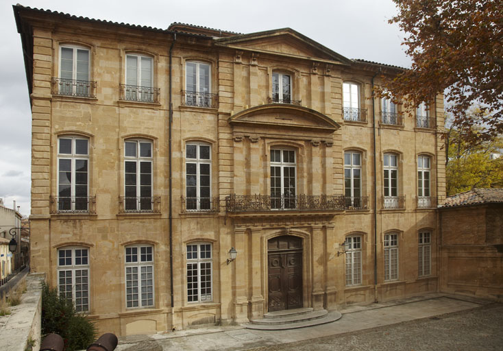 Hôtel de Réauville, puis de La Tour-d'Aigues, puis de Caumont, actuellement conservatoire de musique