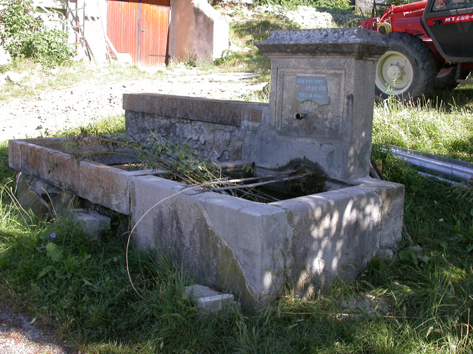 fontaine et lavoir des Bourrillons