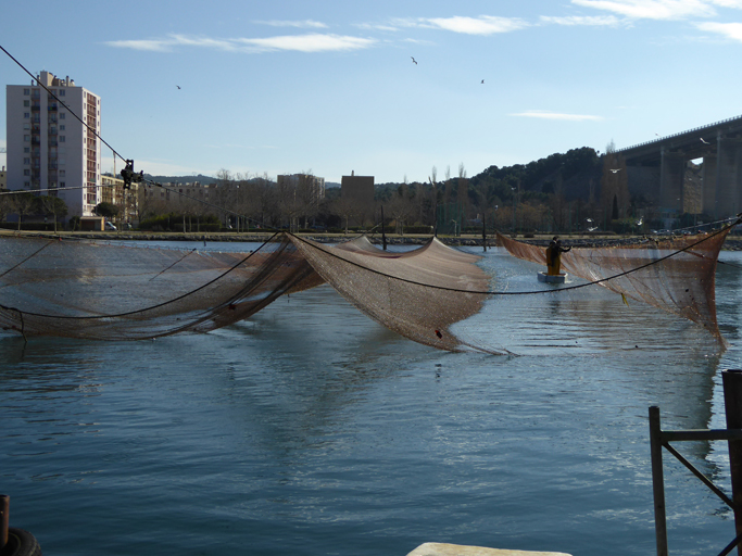 remise associée au matériel de pêche au calen