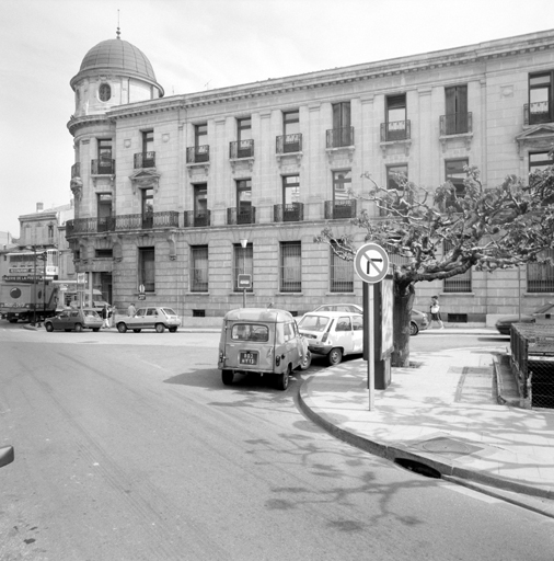 hôtel de voyageurs dit Grand Hôtel Moderne actuellement banque