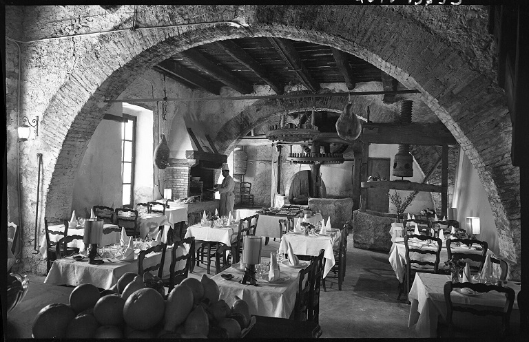 Saint-Paul. Intérieur du moulin [de Sainte-Claire], entre 1954 et 1993. 