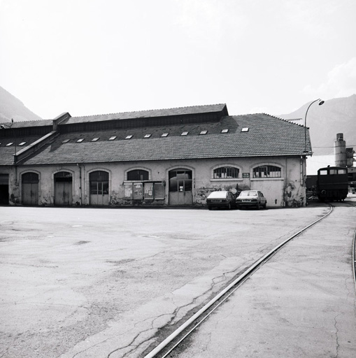 usine électrométallurgique dite usine Péchiney, actuellement magasins de commerce