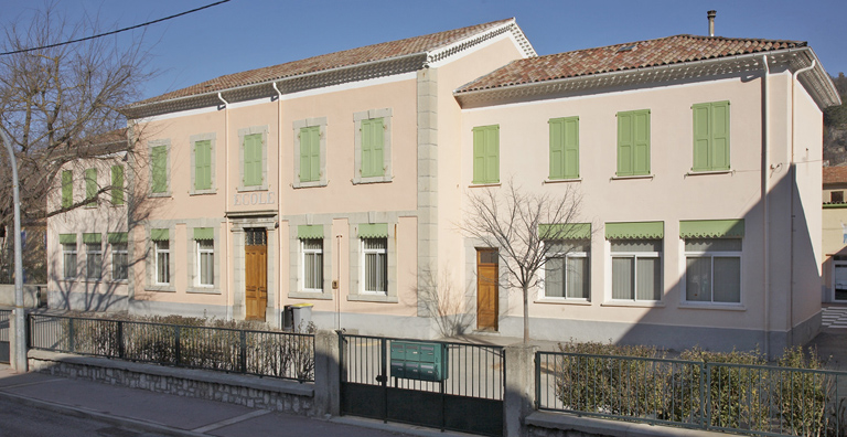 Elévation sud de l'école de Castellane.