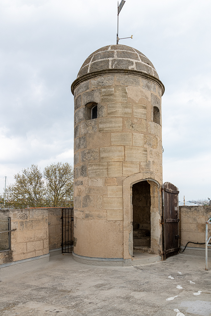 Tour Saint-Louis, plate-forme sommitale, détail de la guérite couvrant l'escalier en vis. 