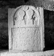 stèle (stèle funéraire)