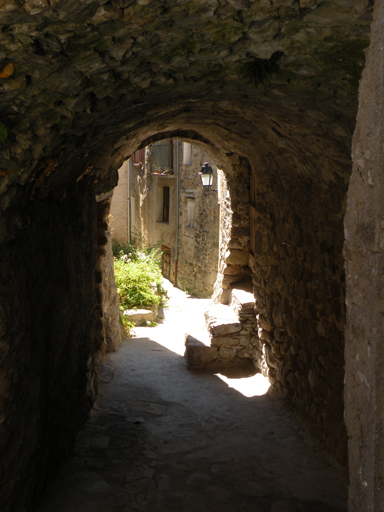 Rue Basse, passage couvert.