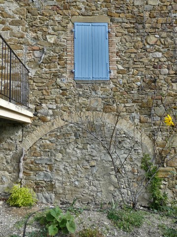 Bâtiment du logis. Elévation ouest, ouverture murée de l'ancien passage couvert..