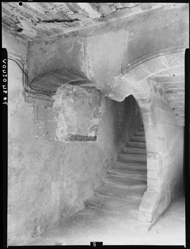 Vestibule, entrée de la cage d'escalier.