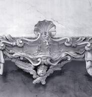 ensemble de 4 hauts-reliefs et d'un dais d'architecture (dais de statue)