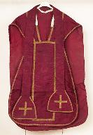 Ornement rouge : chasuble, étole, manipule, bourse de corporal, pale