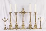 garniture d'autel : croix d'autel et 4 chandeliers d'autel