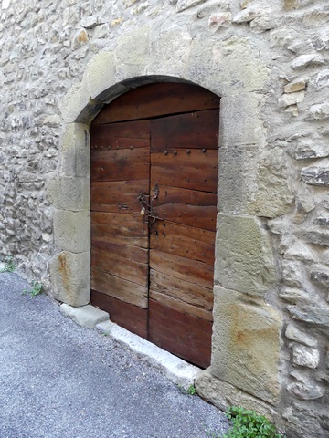Bâtiment nord. Elévation est, premier niveau. Porte de l'étable-remise.