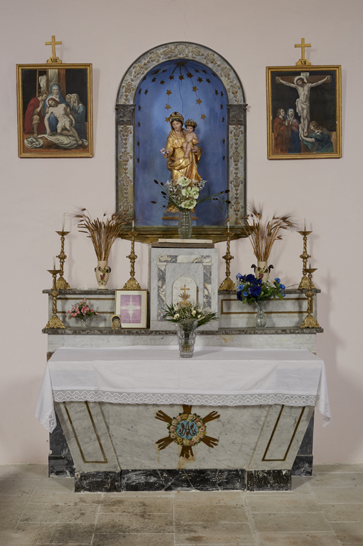 Ensemble de l'autel secondaire de la Vierge : autel, deux gradins d'autel, tabernacle
