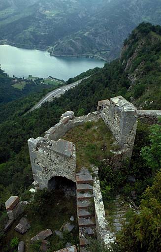 Front nord. Ouvrage avancé de la porte de secours. Vue plongeante prise du parapet de la courtine 4-5.