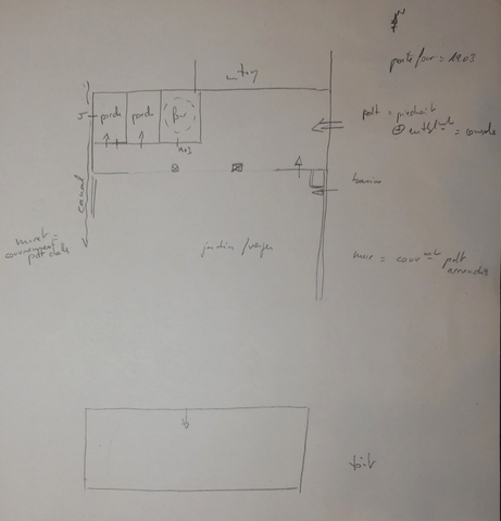 Plans schématiques du bâtiment. En haut, rez-de-chaussée. En bas : toit.