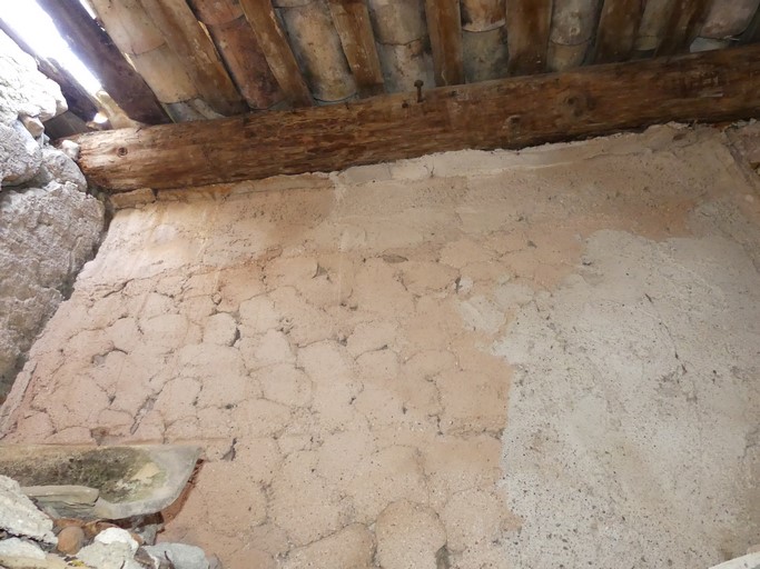 Logis. Etage de comble, cloison du pigeonnier.