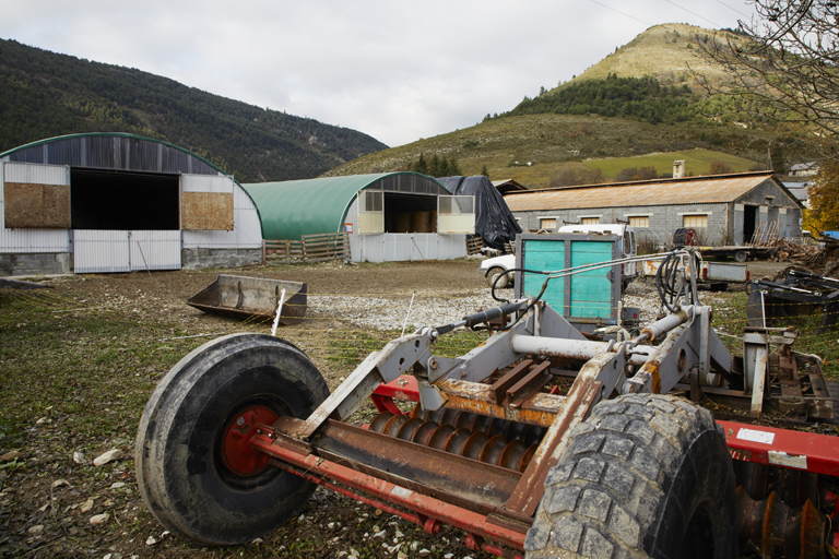 La partie contemporaine de l'exploitation : machinisme et bergeries-tunnels.