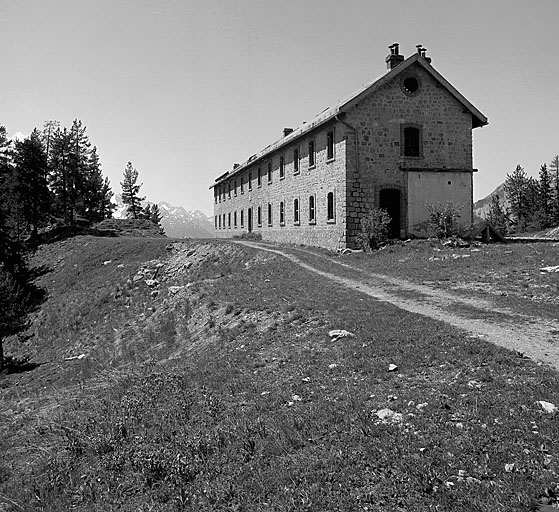 Baraquements de la Seyte : bâtiment L (m), infimerie hôpital, vu du sud-est.