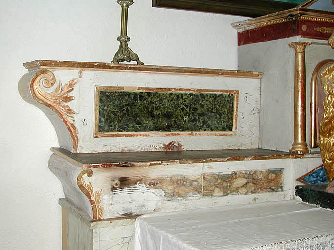 autel (autel secondaire), 2 gradins d'autel, tabernacle