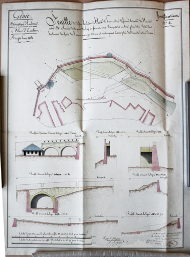 Génie. Place d'Embrun. Projet pour 1824. Feuille de dessin relative à l'art. 2 pour rendre défensive la partie de l'enceinte cotée 34 [...]. [Plan de la partie d'enceinte (nord-ouest) avec tour cotée 34 et porte de Gap]. 1823.