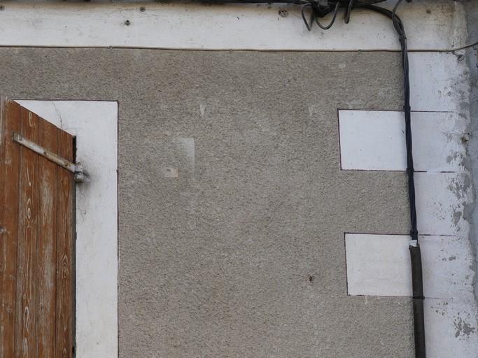 Enduit à la tyrolienne. Maison au bourg de Ribiers (parcelle 1998 E2 527).