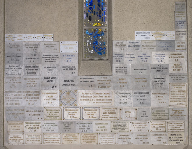 ensemble de 87 ex-voto (plaques commémoratives)