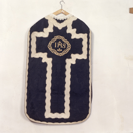 ensemble de vêtements liturgiques (N° 1) : chasuble, voile de calice, étole (ornement noir)