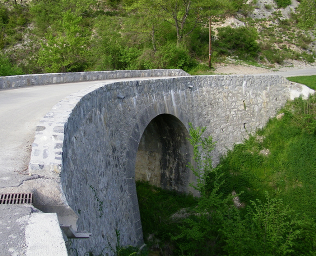 pont routier sur le ravin de l'Hubagon