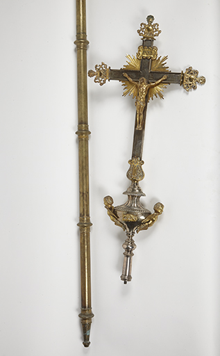 Croix et hampe de procession