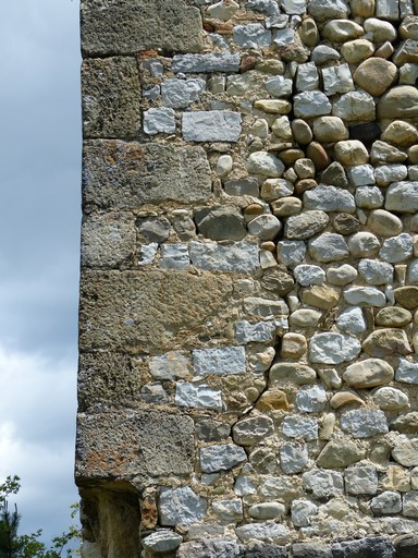 Château. Elévation ouest, chaîne d'angle nord. Partie basse.