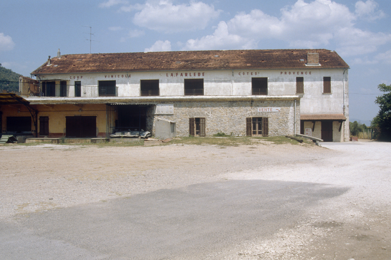 coopérative agricole (coopérative oléicole) et coopérative vinicole dite La Farledoise