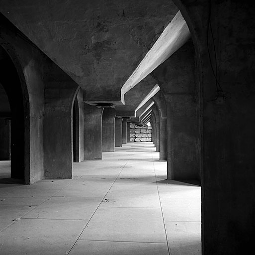 Bâtiment 010. Sous-sol. Trémies inférieures des silos à grains.