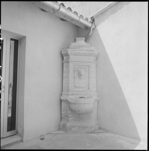 Fontaine de la cour.