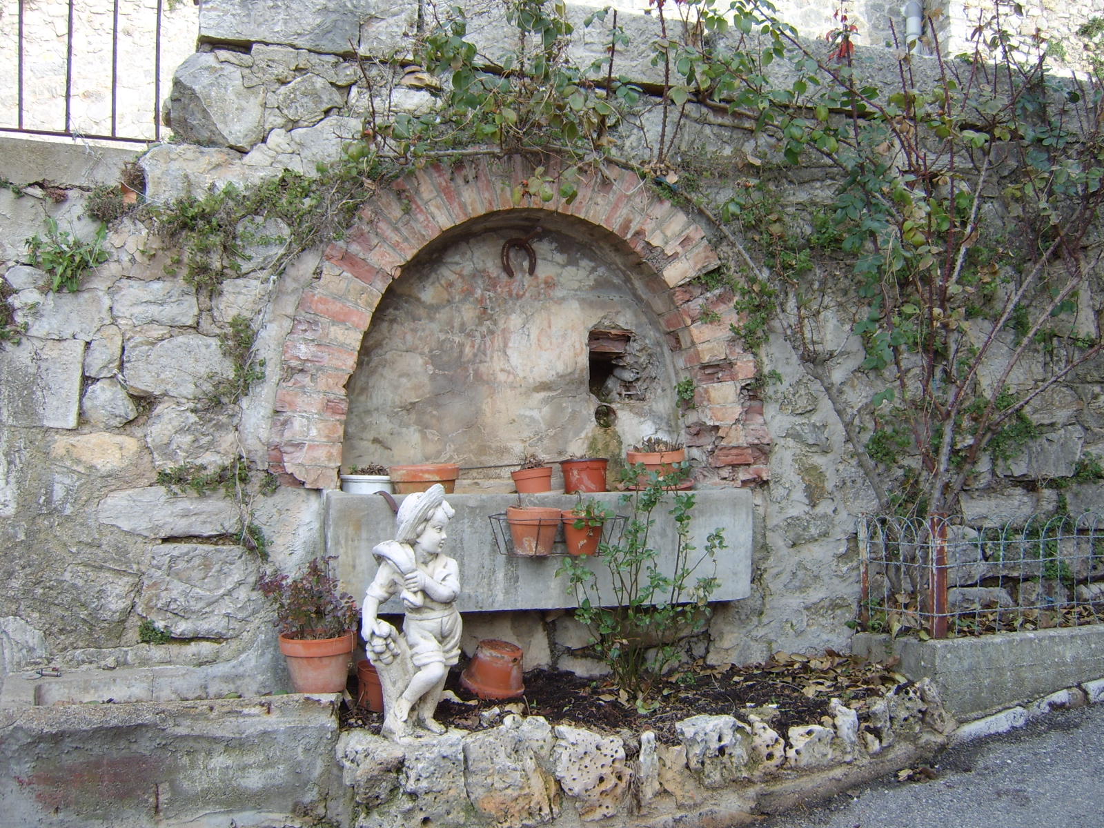 Fontaine et abreuvoir