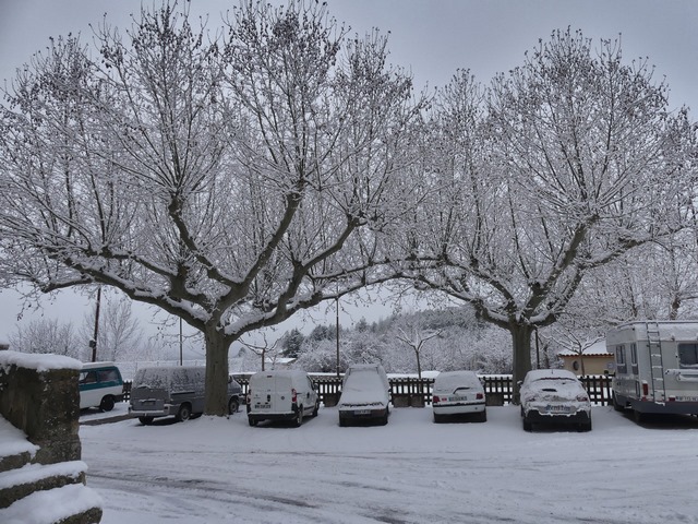 La place sous la neige.