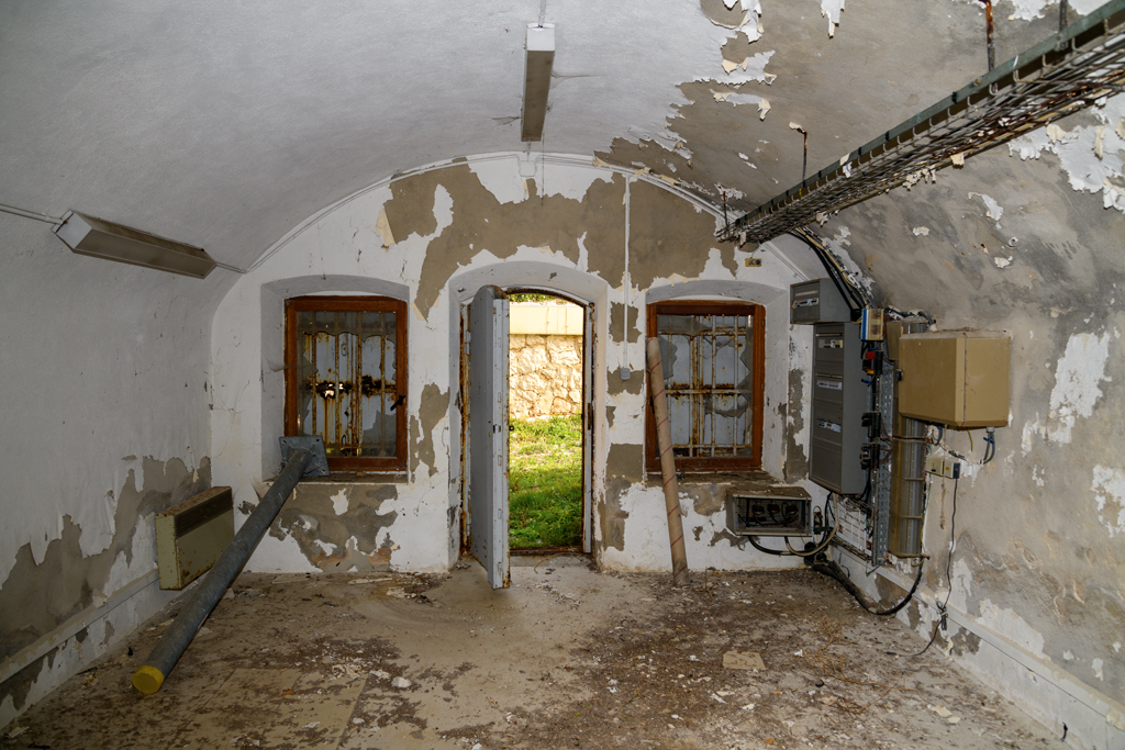 Intérieur d'une des deux casemates de logement sud-est de 1881 (d)